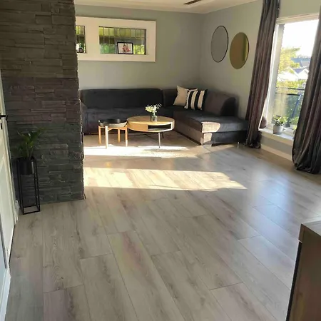 Family House 1000 M From Sea And 3 Min From Golf 아파트