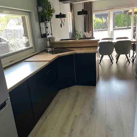 아파트 Family House 1000 M From Sea And 3 Min From Golf