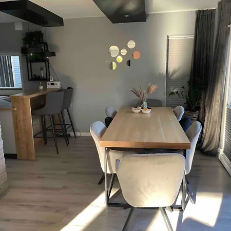 Family House 1000 M From Sea And 3 Min From Golf 아파트 *